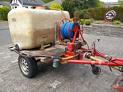 Spritzwagen mit 3-Kolben(Jakoby)Pumpe, 1000ltr-Fass, HD-Schlauch